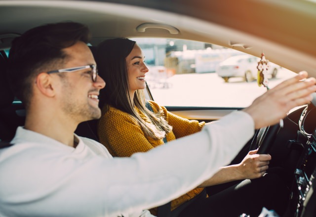 couple_en_voiture